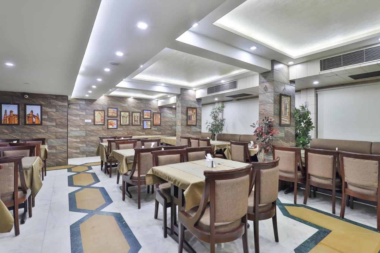Oyo 2351 Hotel Golden Plaza Ahmedabad Exterior foto