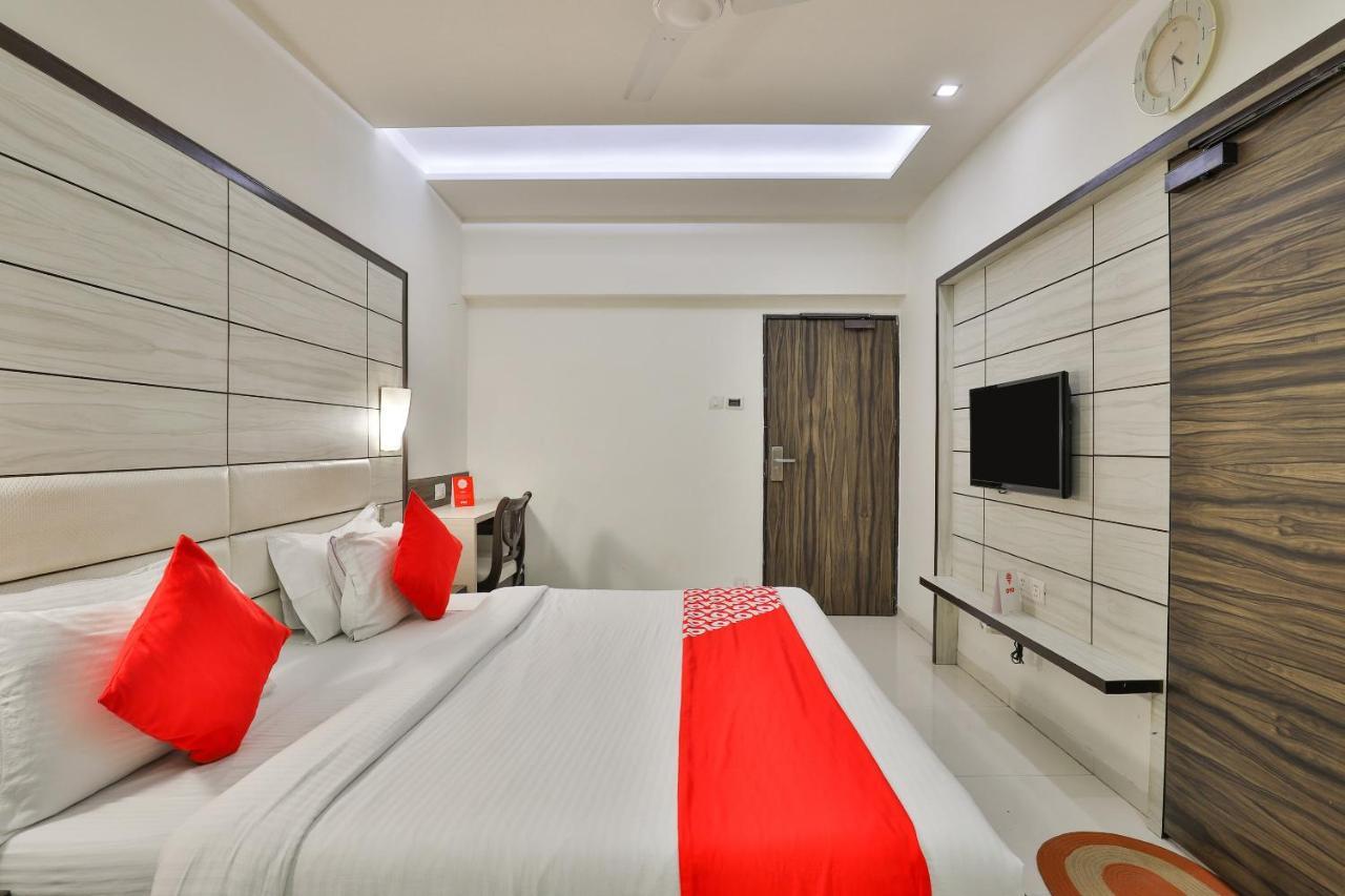 Oyo 2351 Hotel Golden Plaza Ahmedabad Exterior foto